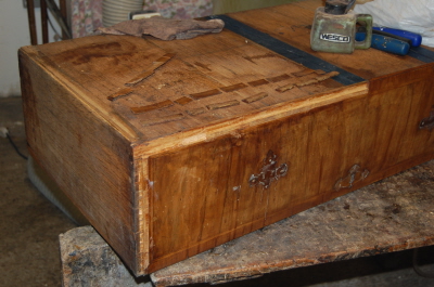 walnutchestonstand162-400